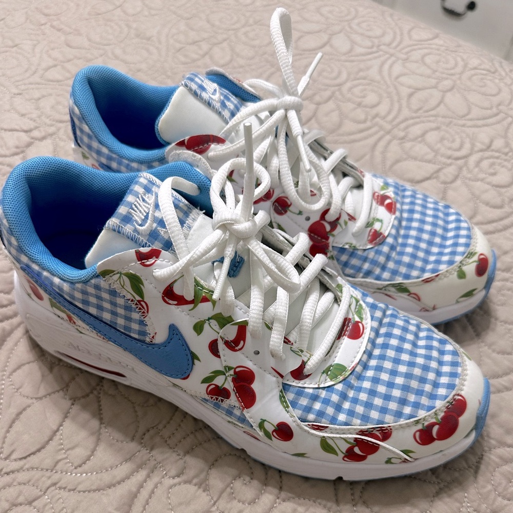 RARE Cherry Air Max Size 6Y